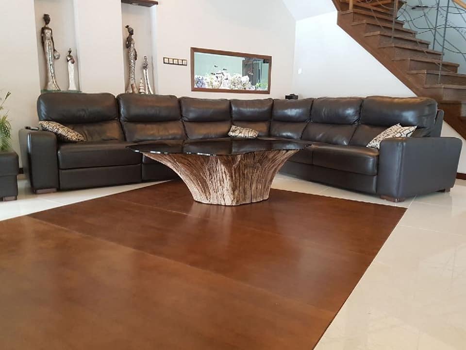 Stolik do salonu z naturalnego korzenia